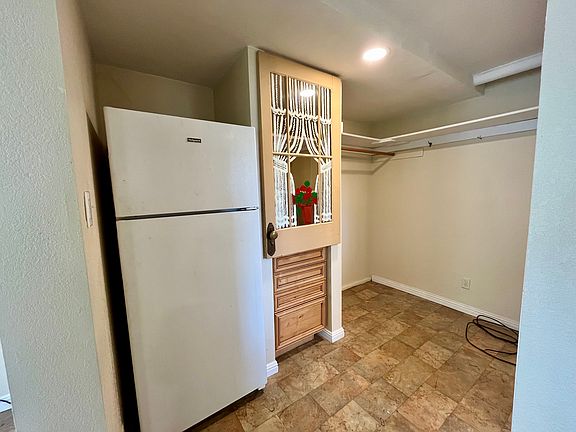 4th image of 334 W Saint Charles St #A