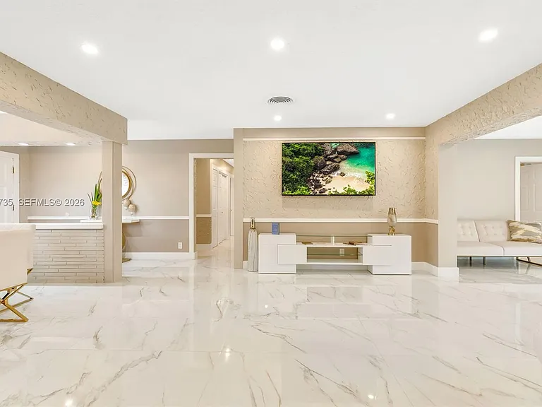 1960 Coral Reef Dr — Photo 15