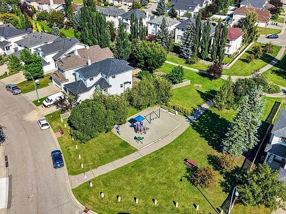 3rd image of 30 NW Sierra Nevada Way SW