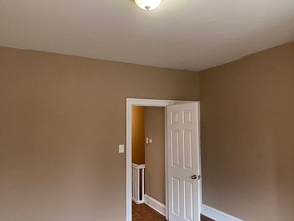 5th image of 703 W Annsbury St