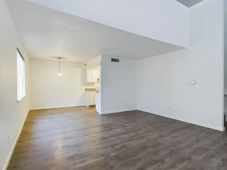 2124 Burton Dr #140 — Photo 6