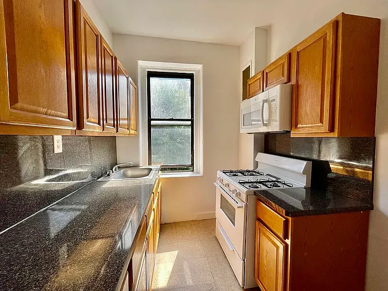 180 E 17th St #1 — Photo 1