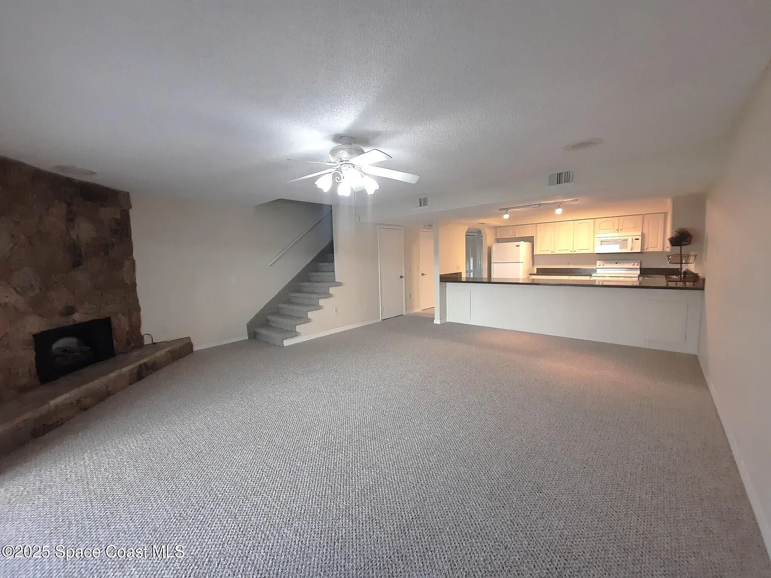 2 bed, 2.5 bath, 1575 sqft, $2,300 — Photo 3