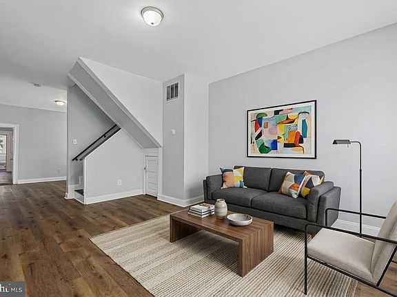 5th image of 706 E 43rd St
