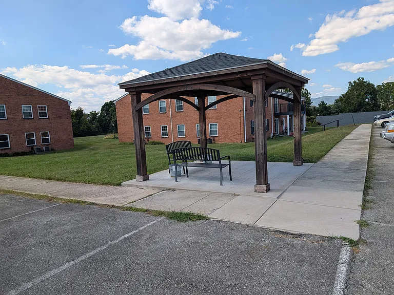 Brandon Point Apartments — Photo 30