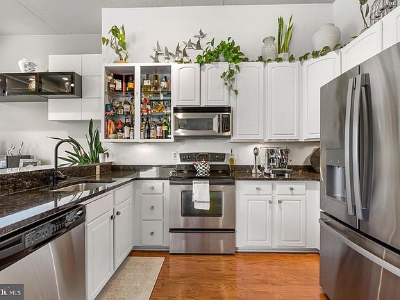 3rd image of 113 N Bread St APT 3A6