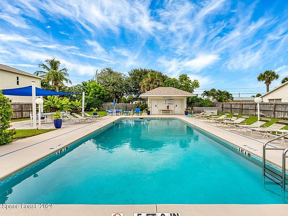 3rd image of 202 Thatch Palm Ct