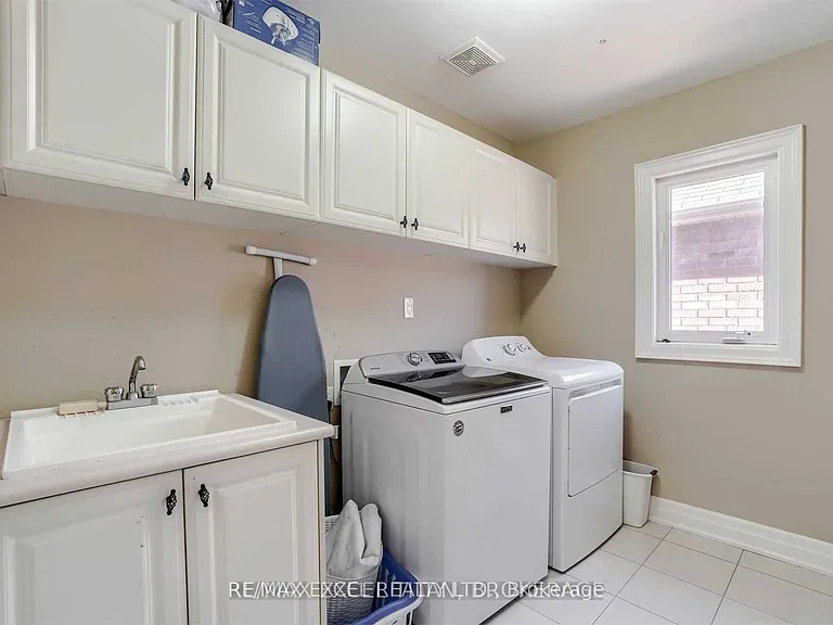 10 Pondmede Cres — Photo 16