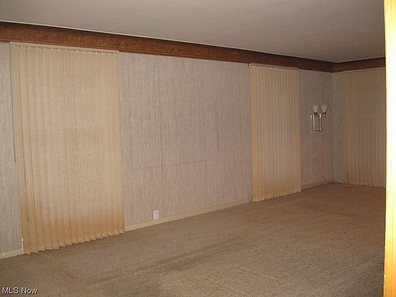 3rd image of 2112 Campus Dr