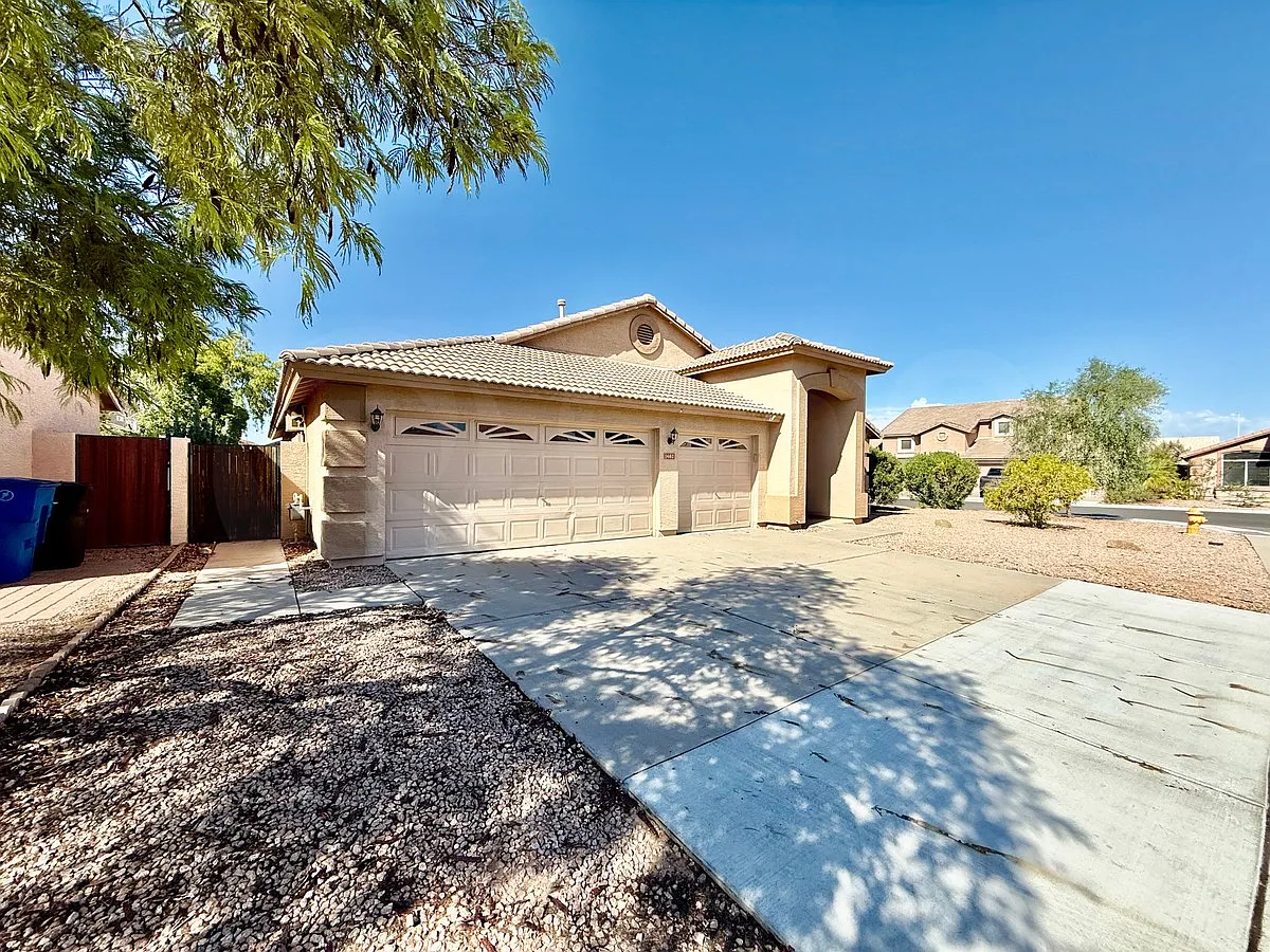 3 bed, 2.0 bath, 2092 sqft, $2,500 — Photo 3