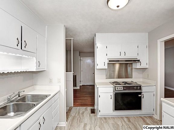 3rd image of 11404 Hillwood Dr SE