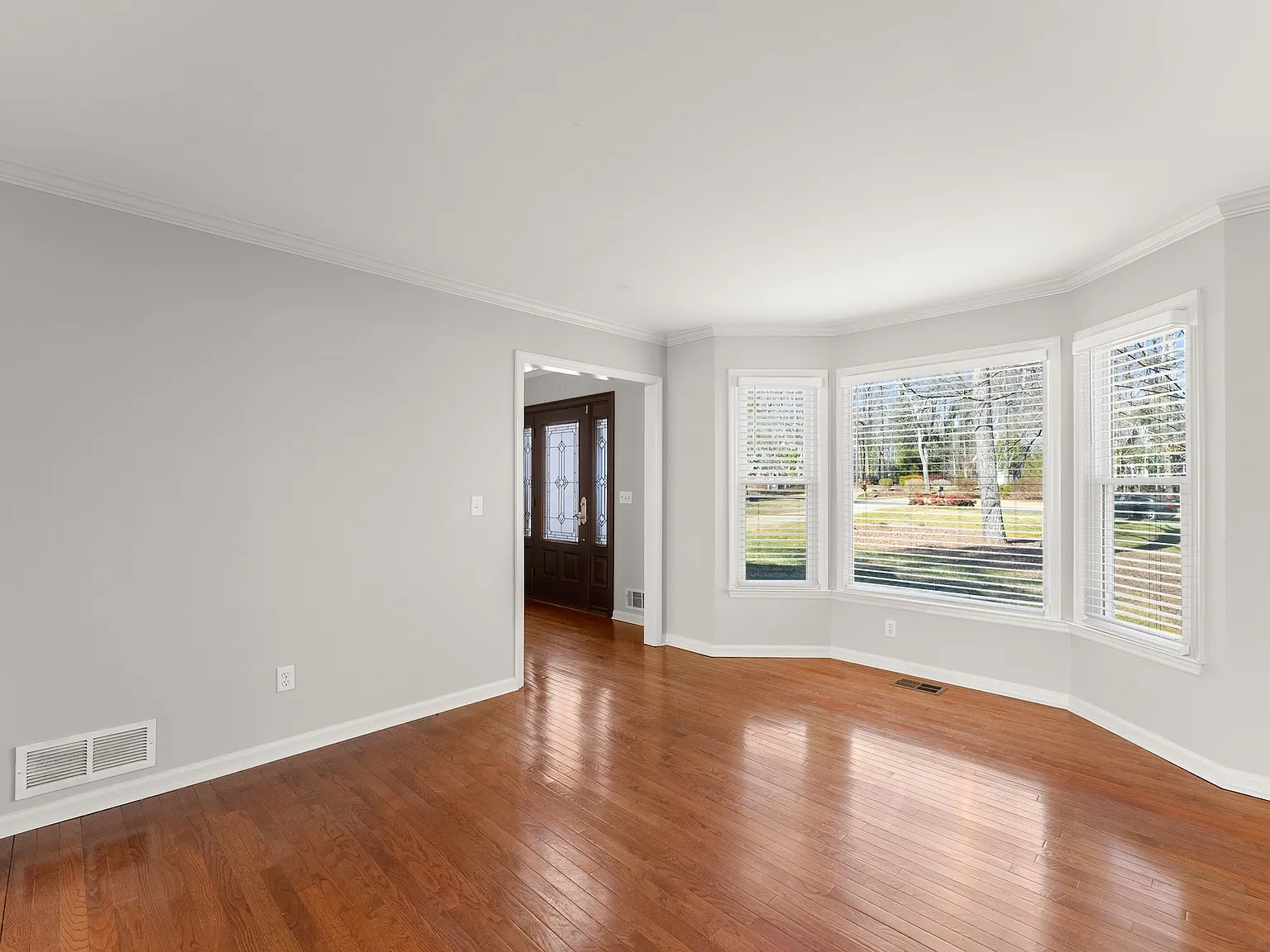 4 bed, 2363 sqft, $3,400 — Photo 4