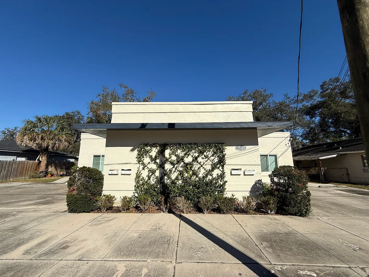 2 bed, 740 sqft, $1,300 — Photo 1