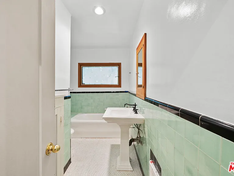 2569 Patricia Ave — Photo 26
