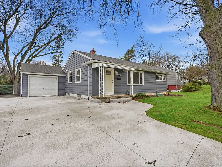 831 Loyola Dr — Photo 34
