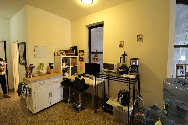 Rented by Mossanen Group | media 26