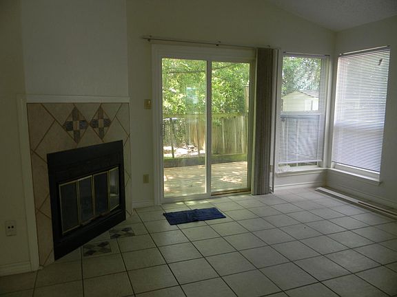 5th image of 12104 Thompkins Dr
