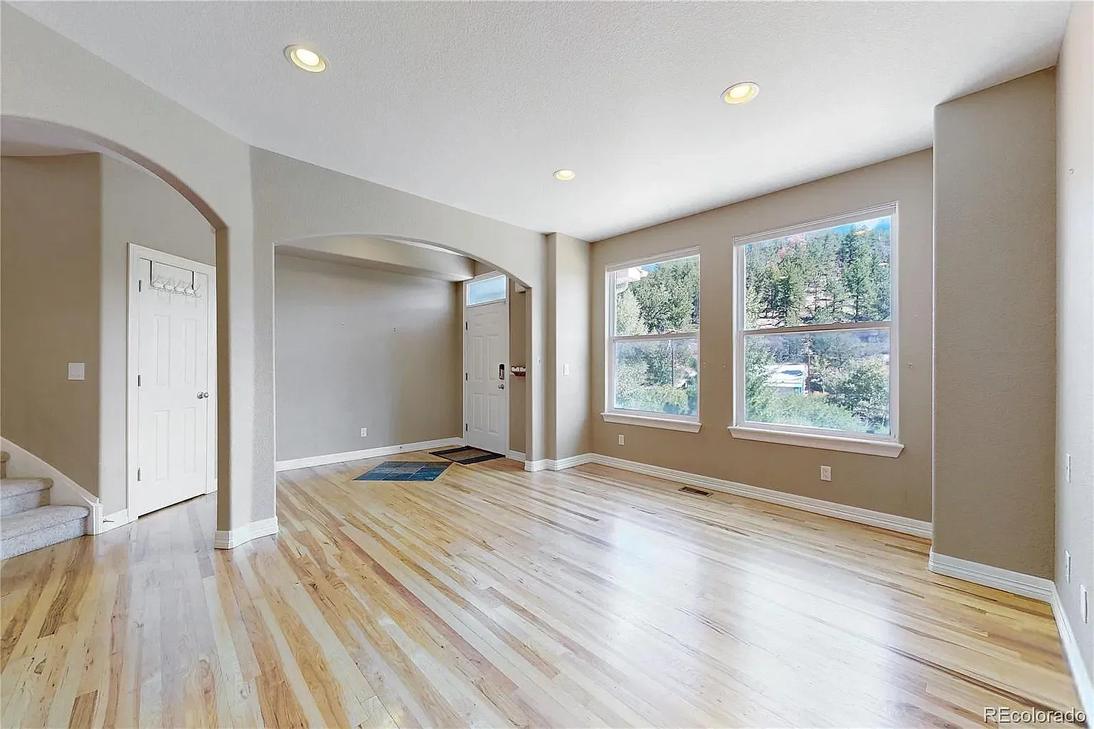 3 bed, 2283 sqft, $2,600 — Photo 3