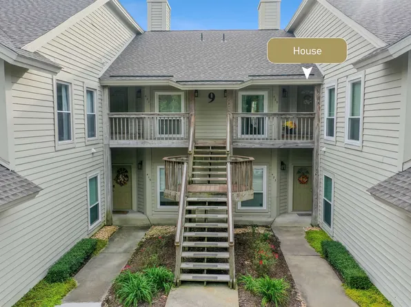 425 E Lake Cir, Chesapeake, VA 23322