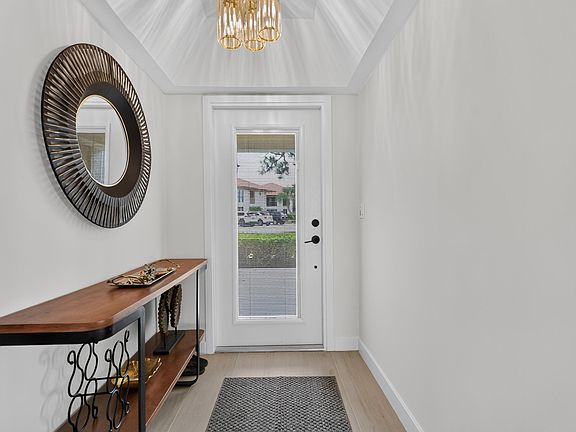 3rd image of 302 Brackenwood Cir