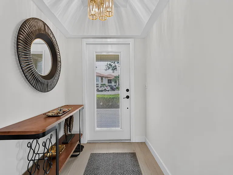 302 Brackenwood Cir — Photo 3