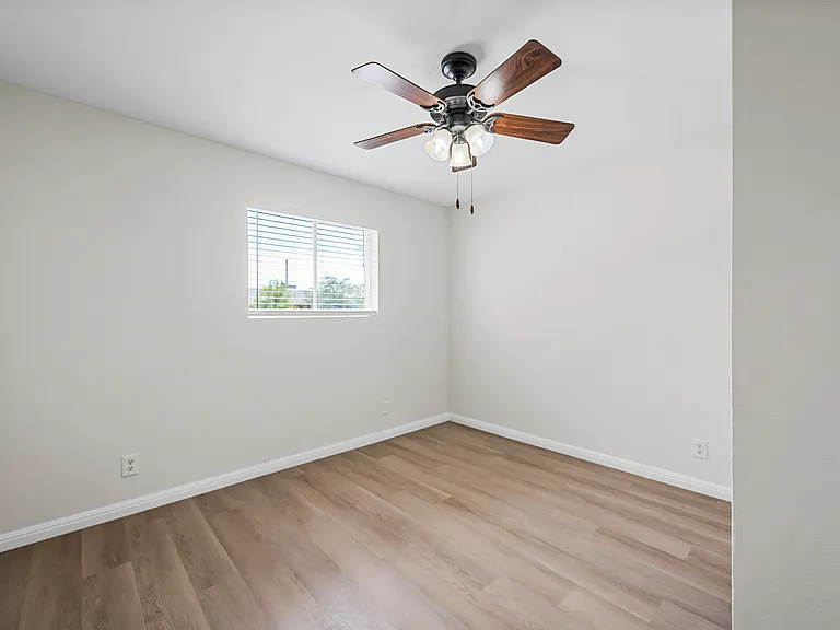5924 W Seldon Ln — Photo 21