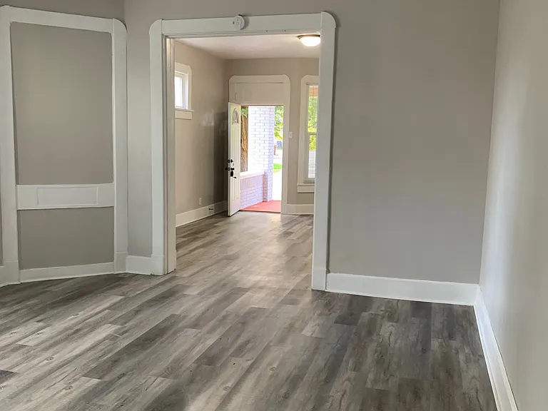 1053 Villa Ave — Photo 3