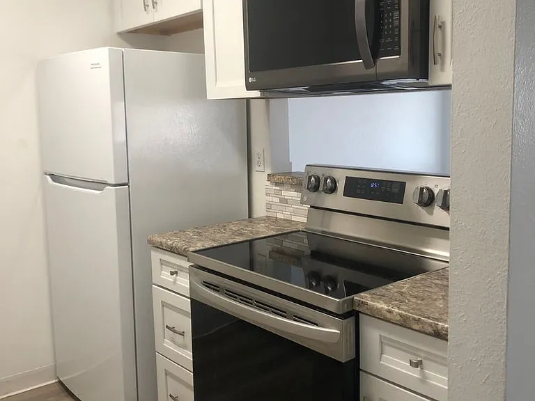 1110 Centaur Cir #E — Photo 7