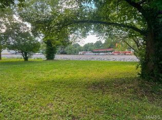 200 S Edwards St, Staunton, IL 62088