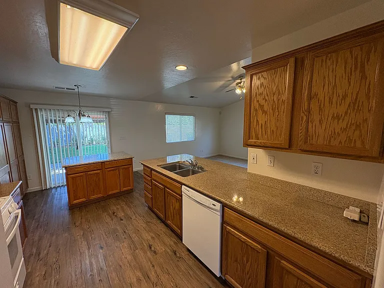 4704 W Rialto Ave — Photo 17