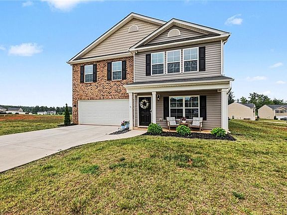 4th image of 233 Culloden Dr