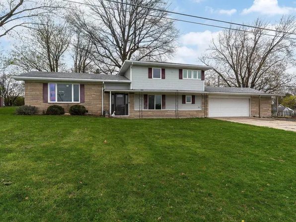 116 N 3rd St, Chalmers, IN 47929