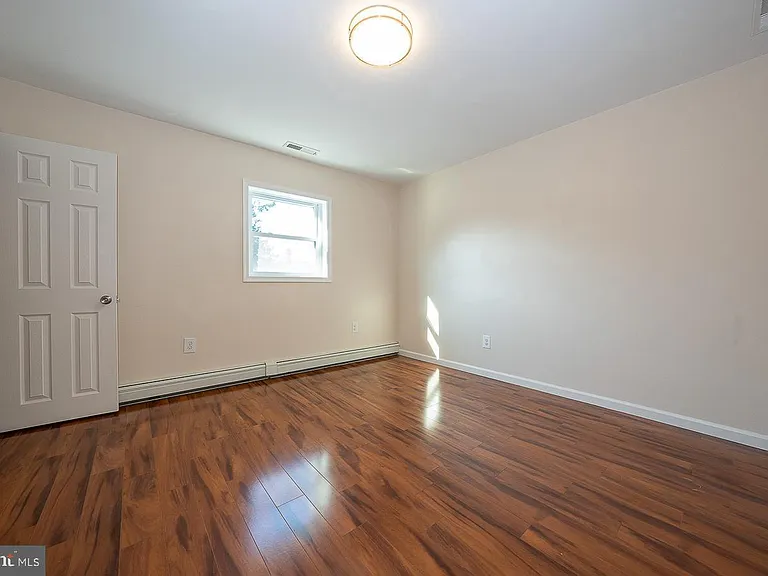 6950 Fowler St — Photo 12