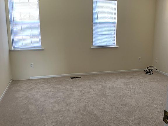 3rd image of 120 NE Timbercreek Cir