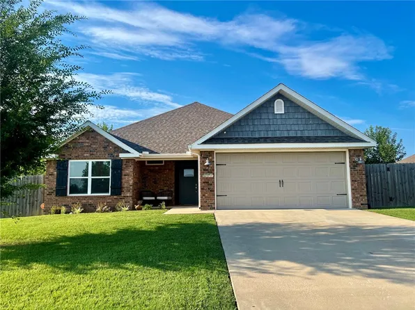 880 Iroquois Dr, Prairie Grove, AR 72753