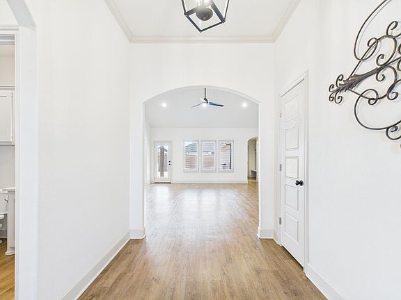 4th image of 3919 126th St