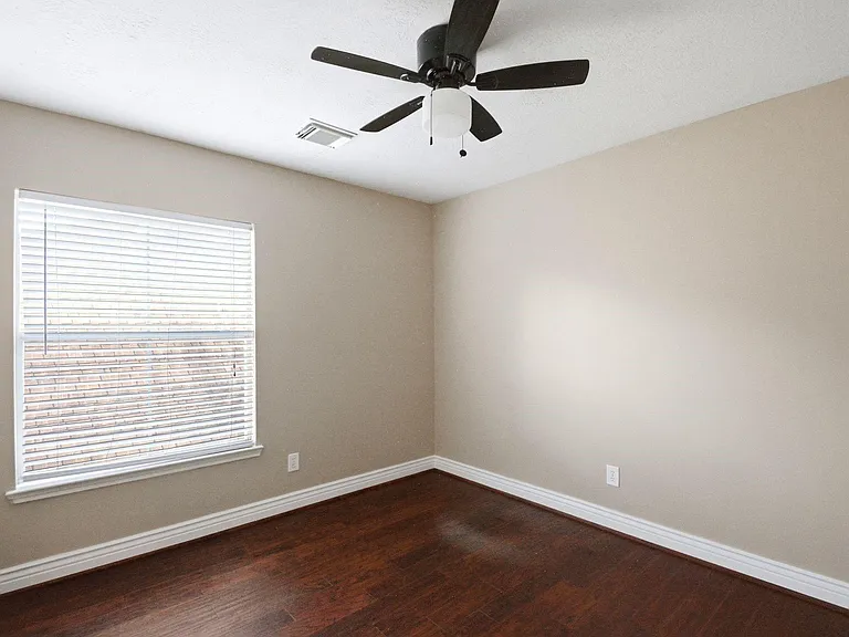 4307 Lakeshore Forest Dr — Photo 30