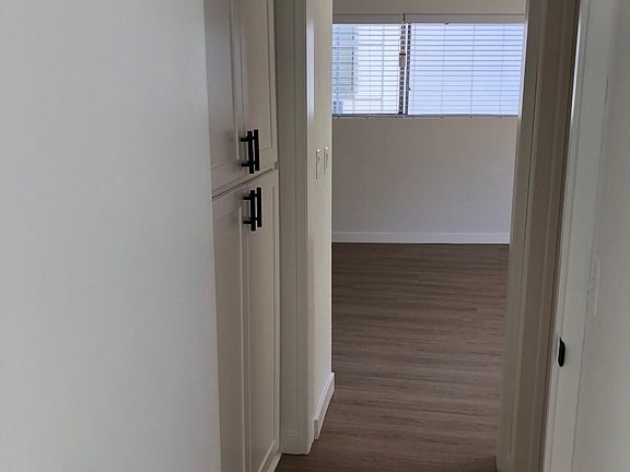 5th image of 10919 Wellworth Ave