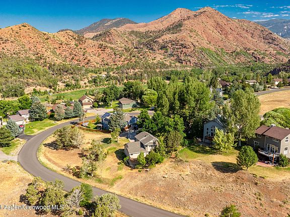 4th image of 484 Canyon Creek Dr