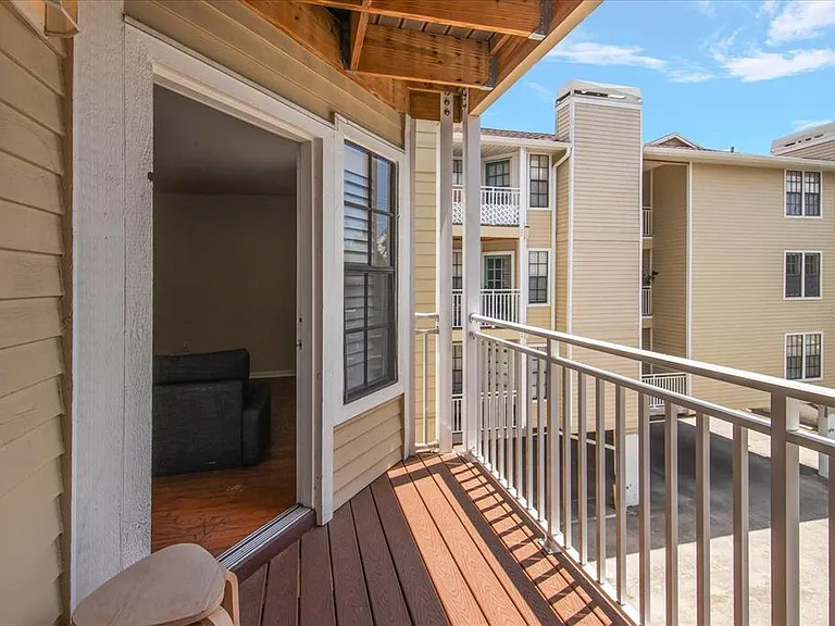 1000 W Horatio St #215 — Photo 14