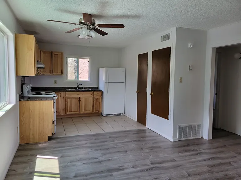 201 Upper Terrace Dr — Photo 2