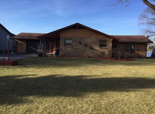 9812 Shore Dr, Machesney Park, IL 61115