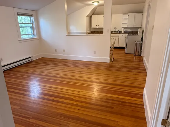 357 Warwick Neck Ave APT 3, Warwick, RI 02889