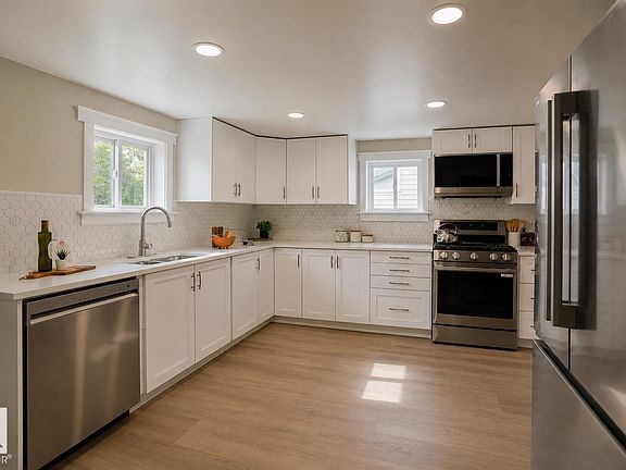 4th image of 11536 95a St NW