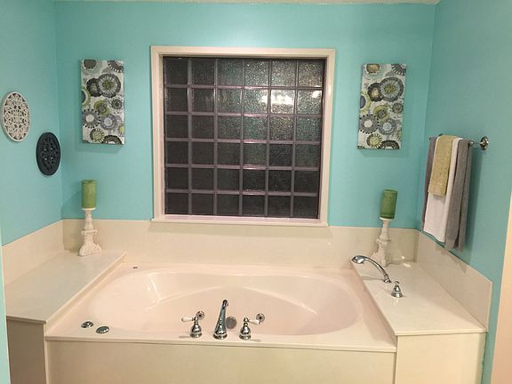 Master bathroom 