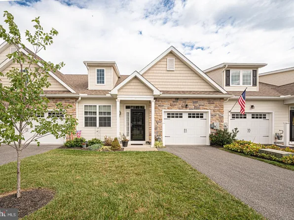 231 Rose View Dr, West Grove, PA 19390