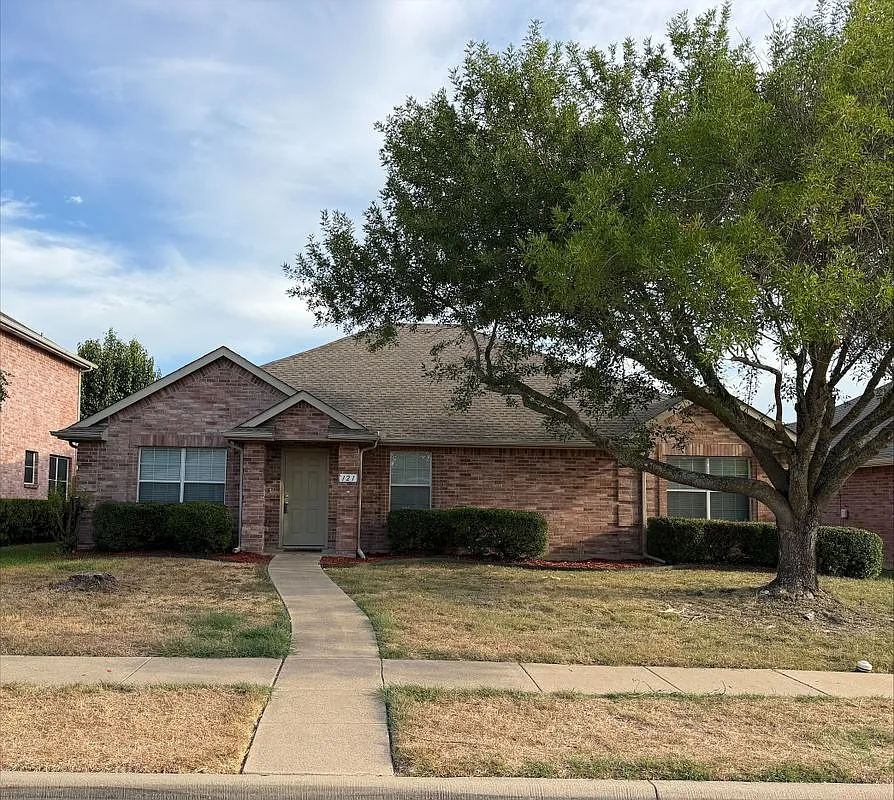 3 bed, 2.0 bath, 1888 sqft, $2,500 — Photo 1