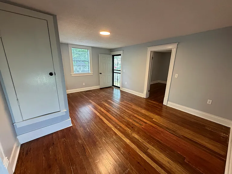 2321 W 16th St — Photo 14