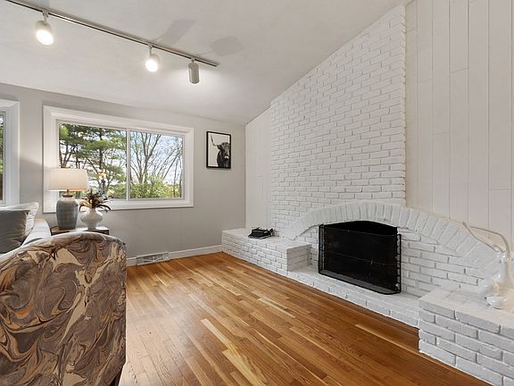5th image of 86 Framingham Rd