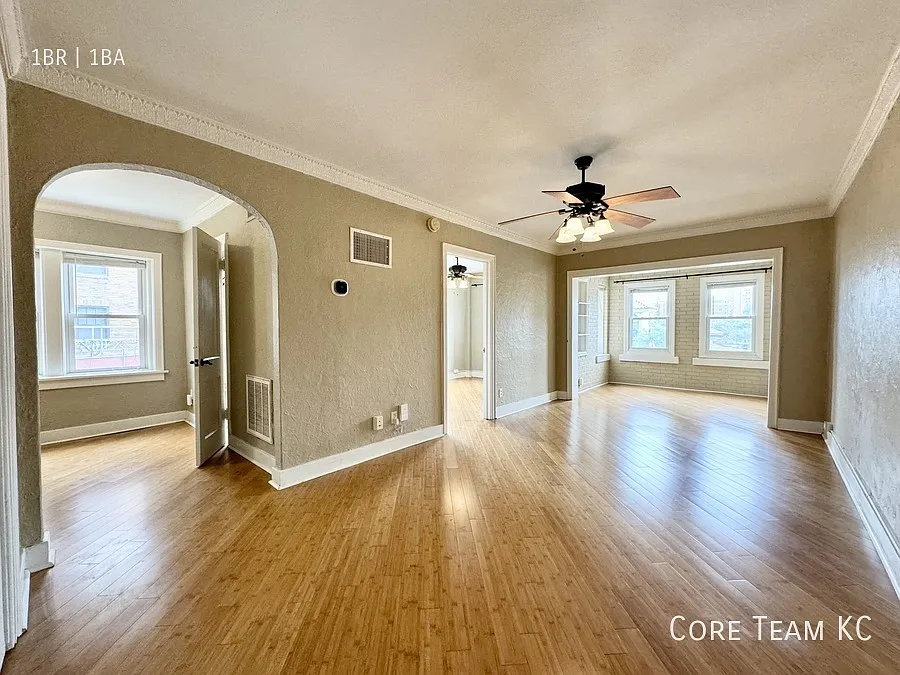 RLS Unit 301 in West Plaza — Photo 2